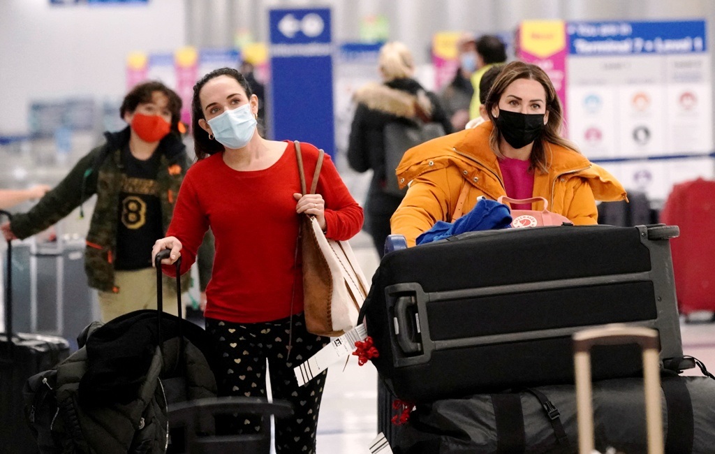 US airlines cancel more than 200 Christmas Eve flights amid Covid surge
