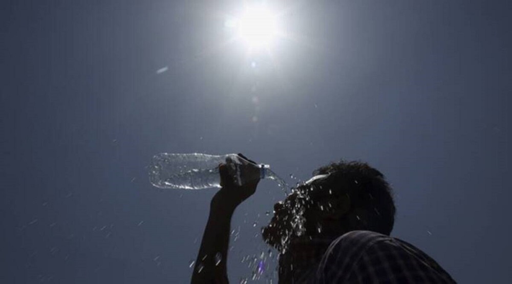 Mild heat wave sweeps over parts of Bangladesh