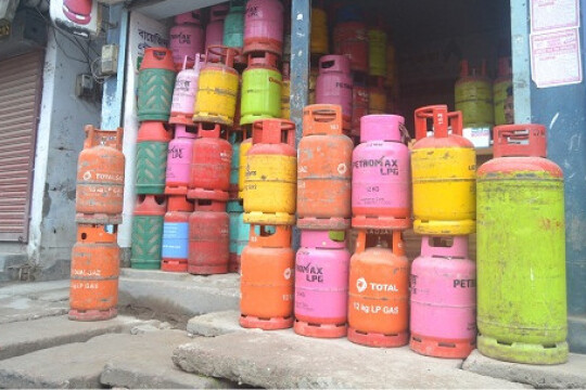 12 kg LPG container to be sold at Tk 1,335
