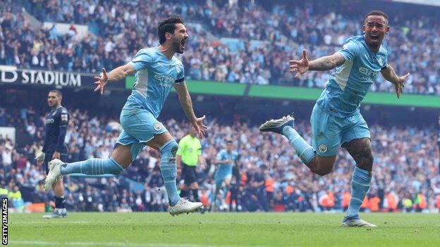 Premier League: Manchester City hold off Liverpool to retain title