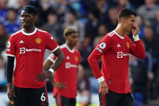 Man U need to 'change something', Paul Pogba thinks after defeat to Leicester
