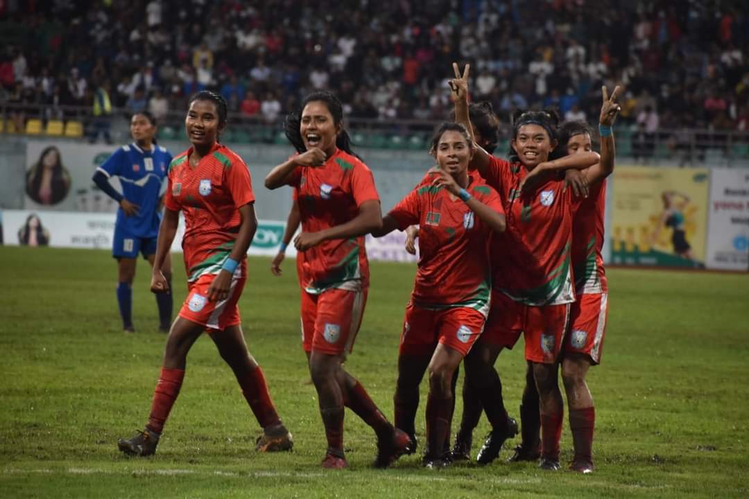 Women’s Football Team gets TK 50 lakh reward from BCB