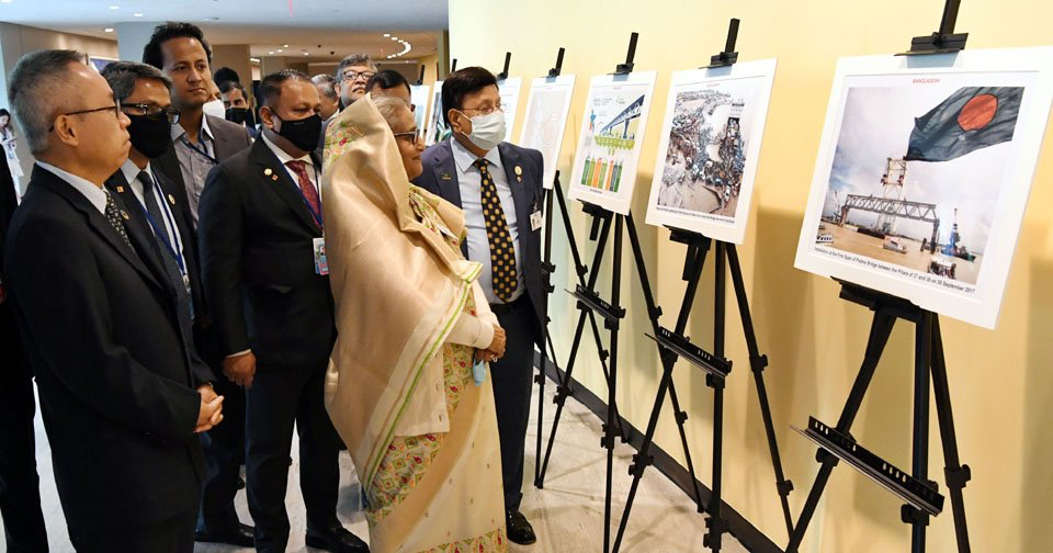 PM visits photo exhibition on Padma Bridge at UN