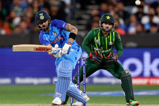 Kohli heroics inspire India to last-ball victory