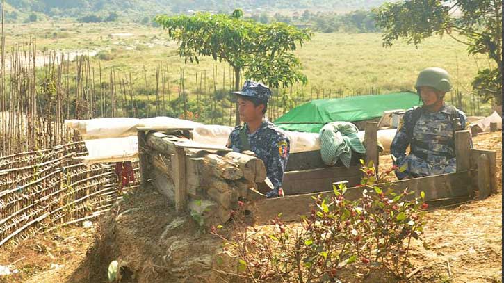 Myanmar force patrol near Bangladesh border with heavy arms