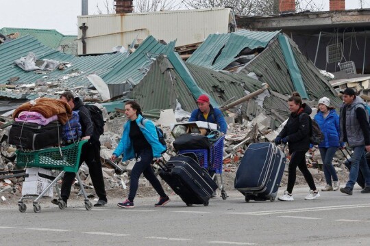 Mariupol mayor appeals for 'full evacuation'