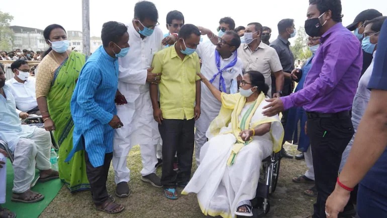 West Bengal Election: Mamata meets kin of Cooch Behar firing victims