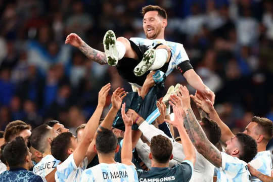 Messi informs his Argentina teammates he plans to remain at PSG and join MLS later