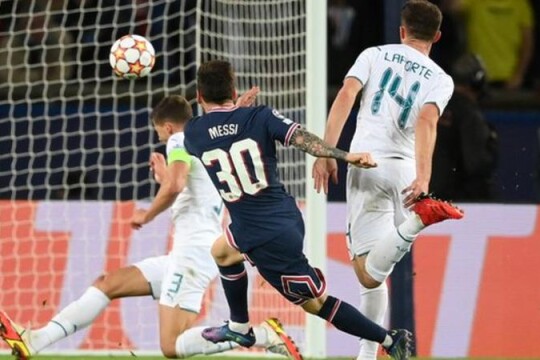 Messi scores emphatic first PSG goal to win over Man City