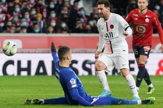 Messi scores only second League 1 goal as PSG hammer Lille