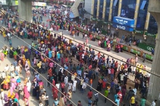 RMG workers’ protest: causes heavy traffic congestion
