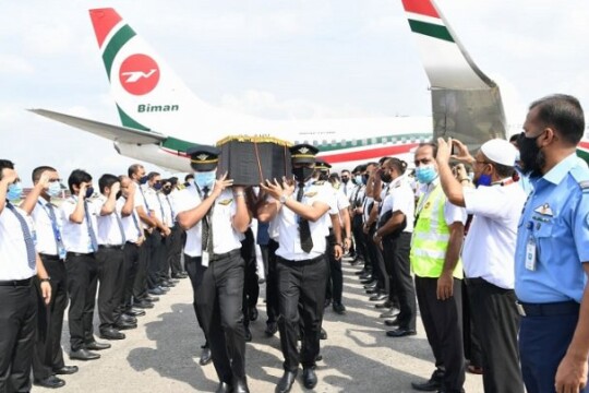 Biman pilot Nawshad laid to eternal rest at Banani