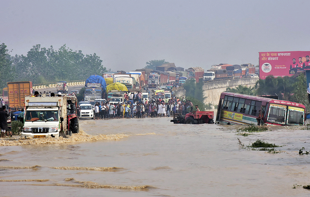 Heavy rains in Sri Lanka, India kill 25