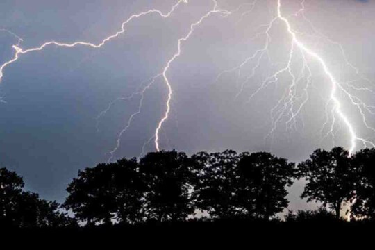 Brace for showers with intense lightning in 24 hours!