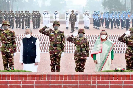 President, PM pay rich tributes to war heroes at Nat'l Memorial in Savar