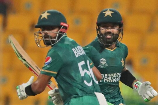 Pakistan beat Namibia to reach semi-finals