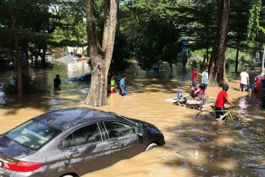 At least eight dead in Malaysia floods as rescue effort stumbles