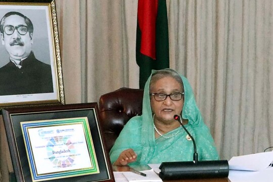 PM urges Bangladeshi expats to invest in motherland