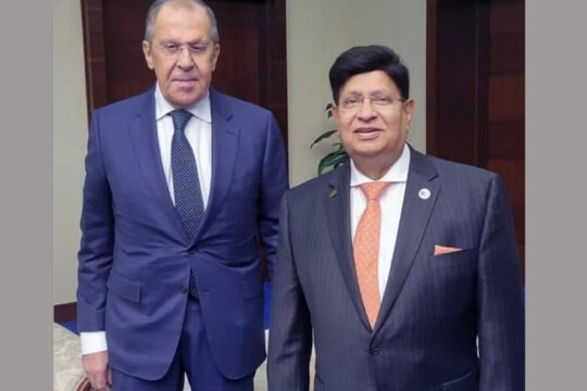 Foreign Minister apprises Russian FM of Rohingya situation