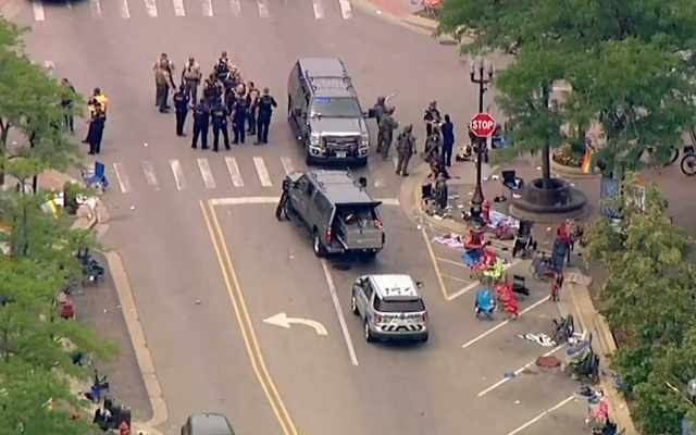 Shooting breaks out at July 4th parade in Chicago suburb of Highland Park