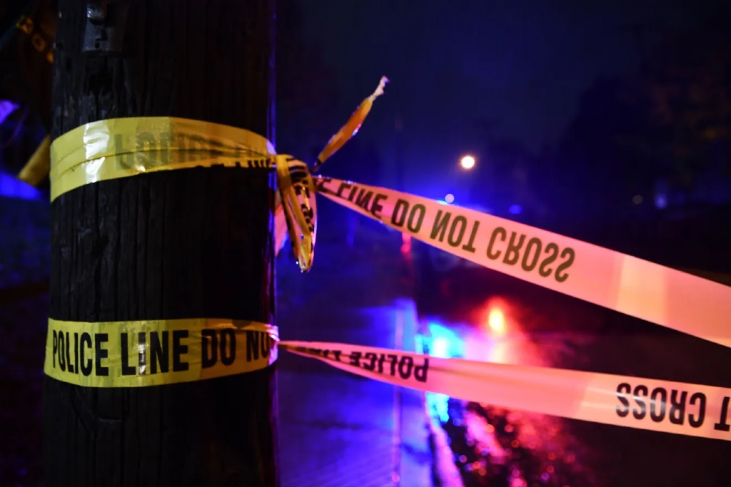 Florida gunman kills 4 including baby, wounds 11-year-old girl