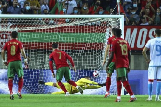 Ronaldo grabs hat-trick as Portugal thump Luxembourg