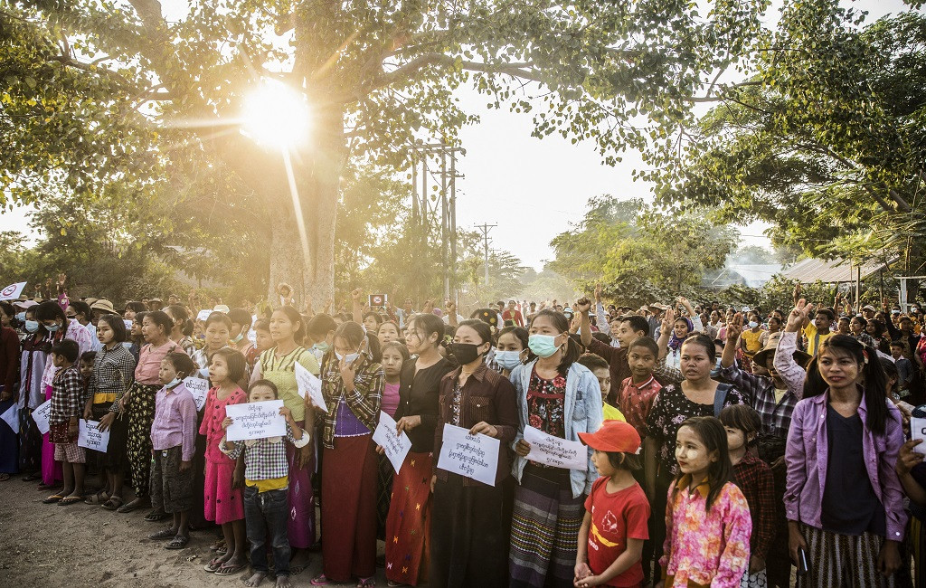 The online activists helping Myanmar troops desert
