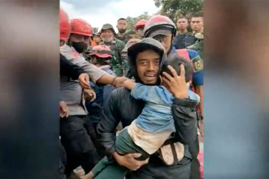 6-yr-old pulled from Indonesia earthquake rubble after 2 days
