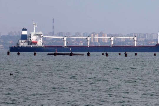 Bad weather in Black Sea slows 1st Ukrainian grain shipment