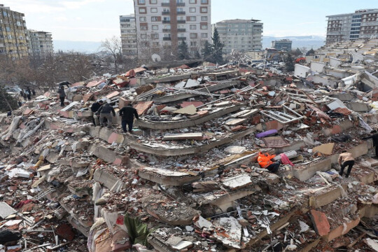 Turkish leader admits shortcomings as quake toll tops 15,000