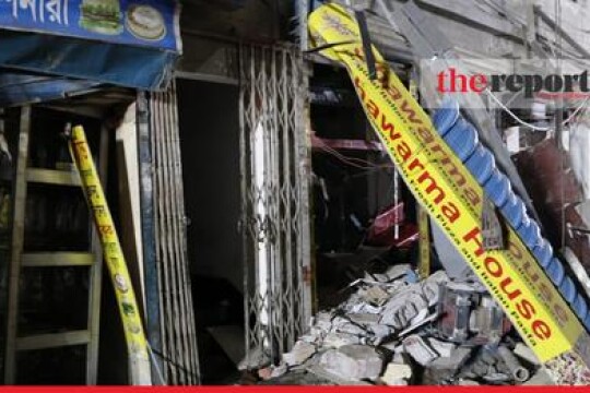 Mogbazar building may collapse any time