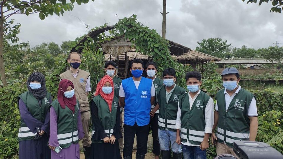 Tahsan visits Rohingya camp