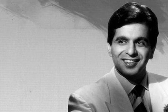 Bollywood mourns for Dilip Kumar