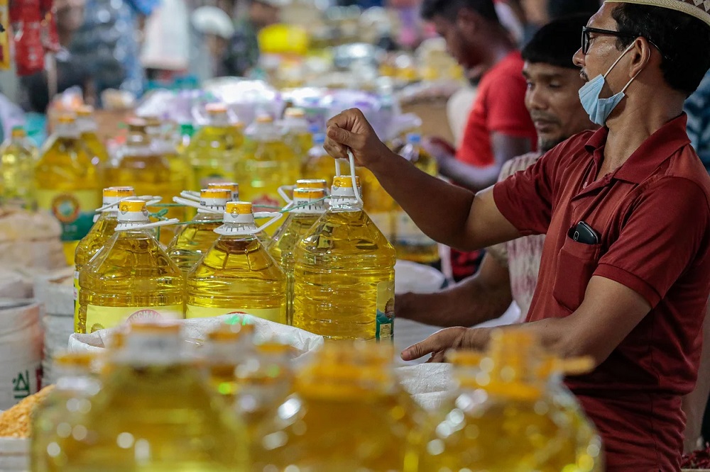 Soybean oil prices now up by Tk 7 per litre