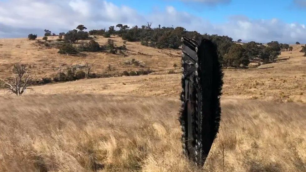 SpaceX capsule crashes to Earth in Australian field