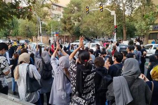 Hundreds of sick students; Anti-government protests are ongoing in Iran