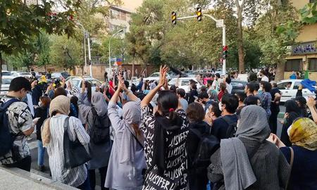 Hundreds of sick students; Anti-government protests are ongoing in Iran