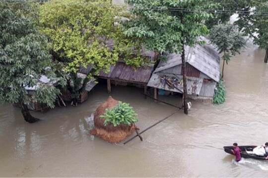 More people get stranded due to worsening flood