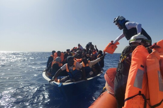 Migrant boat with 10 dead bodies arrives in Sicily
