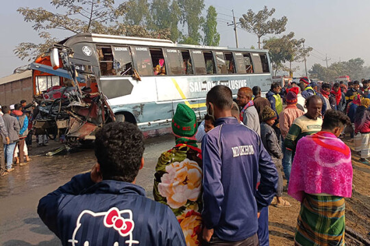 3 killed as two buses clash in Rangpur