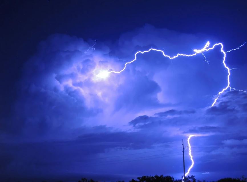 15 people died in West Bengal due to thunderbolt striking