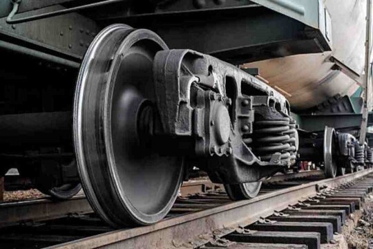 2 crushed under trains in B’baria