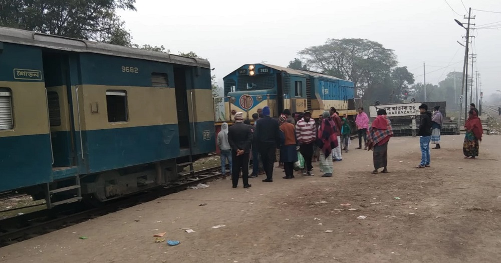 15 injured as intercity train comes off tracks in Kishoreganj