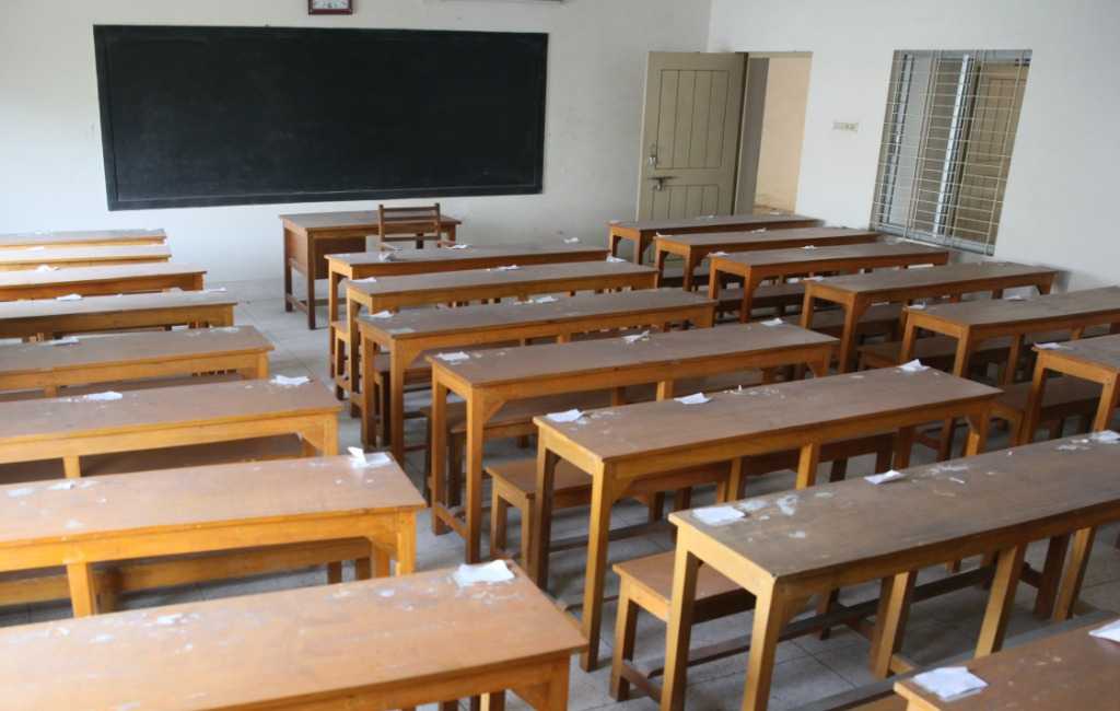 Guardians, pupils in hot water again over school closure