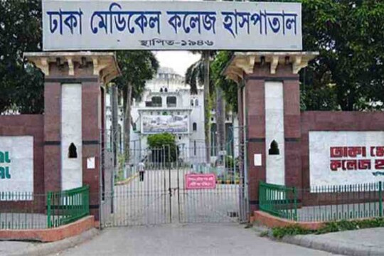 Dhaka Medical interns call off strike