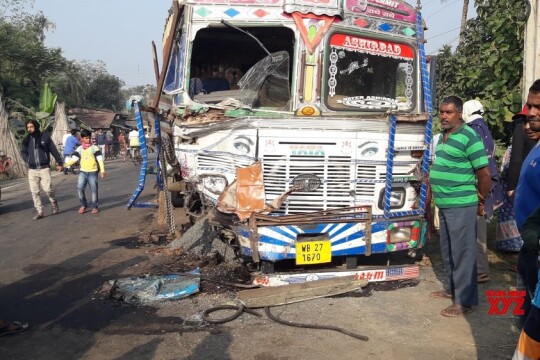 18 dead, several injured after pick-up van rams into truck in West Bengal