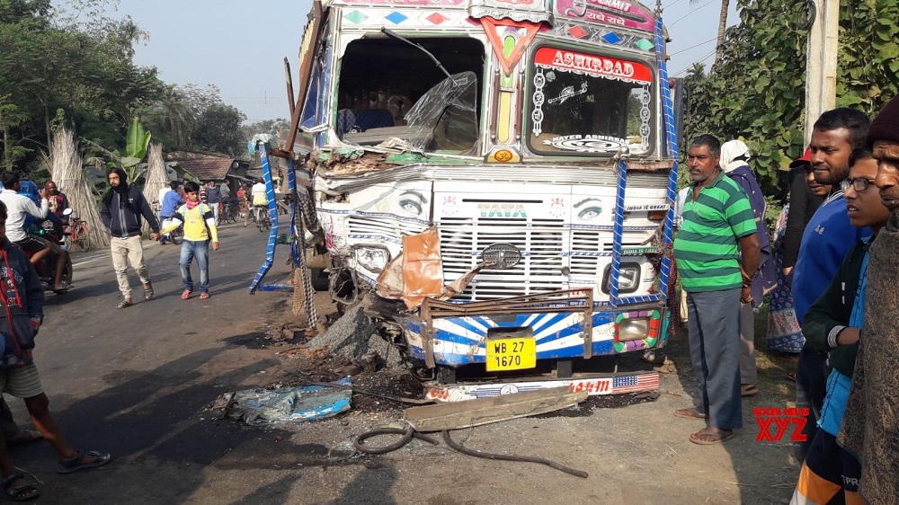 18 dead, several injured after pick-up van rams into truck in West Bengal