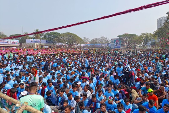 AL men thronging, rally in Rajshahi begins