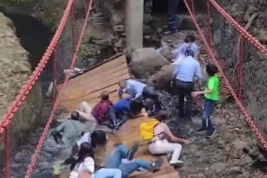 Gujrat bridge collapse: Death toll rises to 141