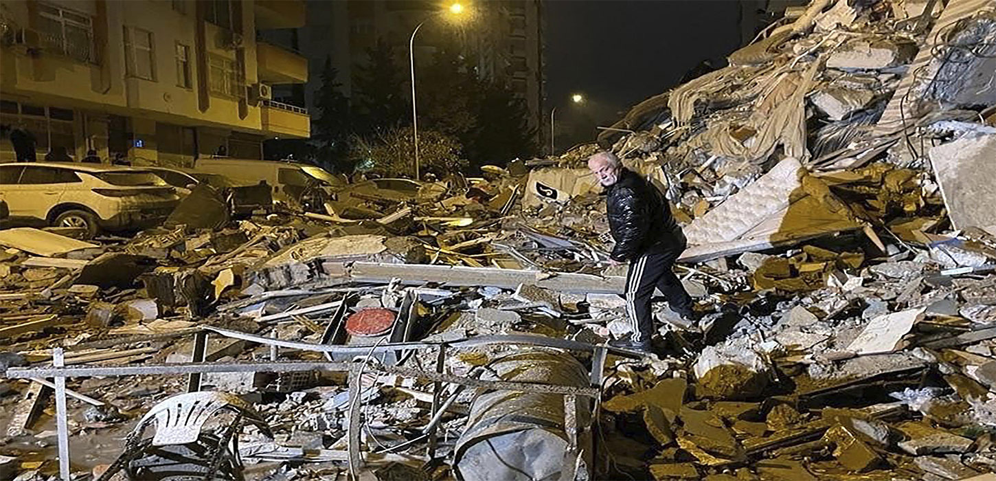 Earthquake toll tops 2,400 in Turkey, Syria